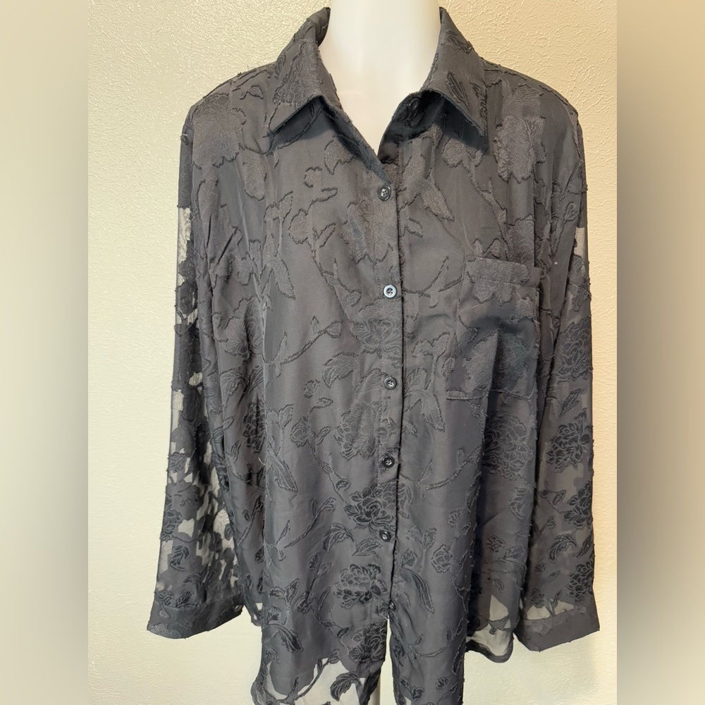 Pretty garden beautiful black blouse NWT Size XL